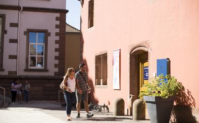 Couple se promenant au Val de Moder ©Cyrille Fleckinger Couple se promenant au Val de Moder ©Cyrille Fleckinger